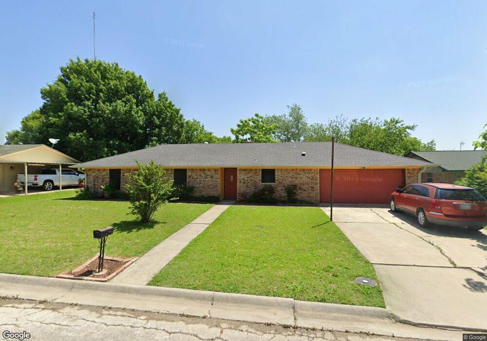 1918 Arkansas St, Gainesville, TX 76240 - photo 1