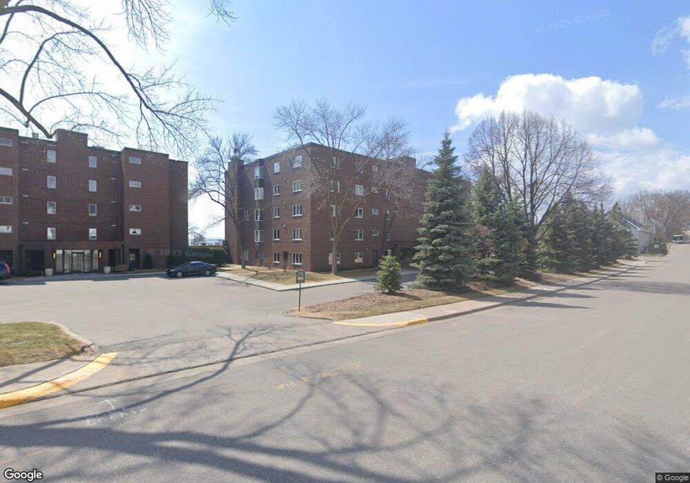 540 Indian Mound St unit 2B, Wayzata, MN 55391 - photo 1