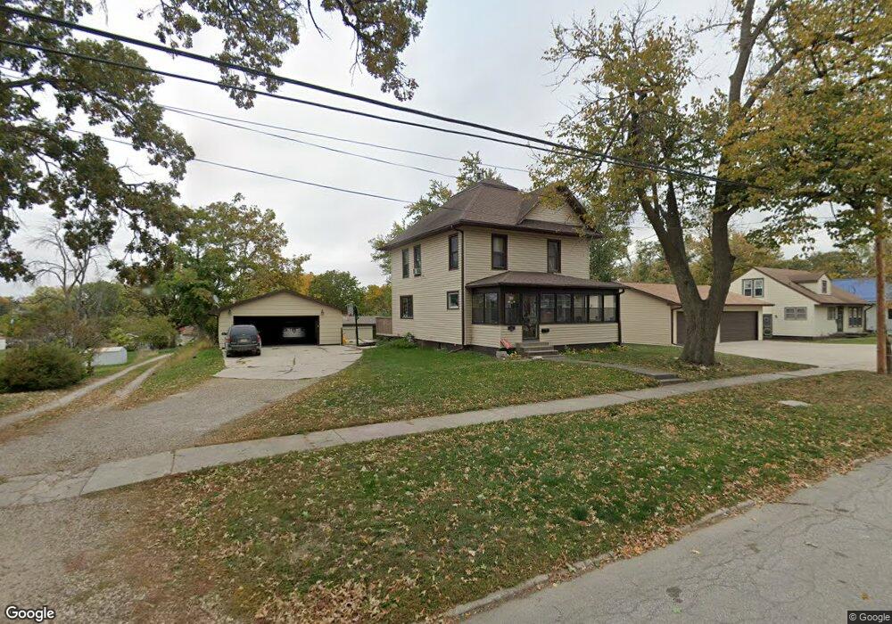 910 W 4th St S, Newton, IA 50208 - photo 1