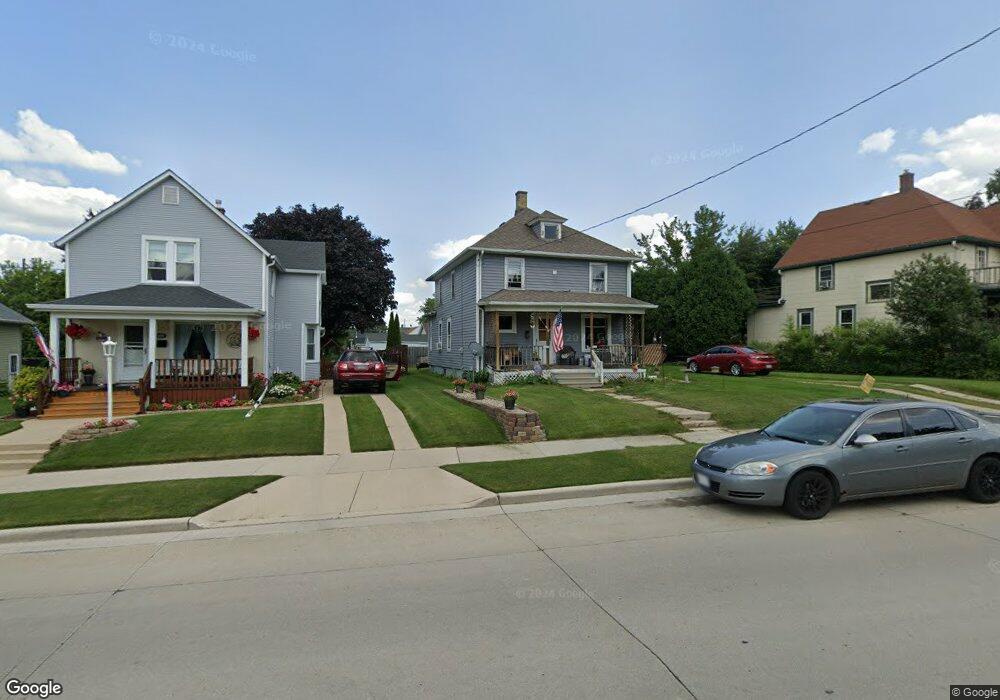 2206 Michigan Ave, Manitowoc, WI 54220 - photo 1