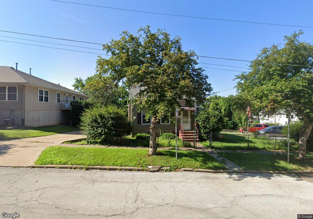 1013 W 7th St, Davenport, IA 52802 - photo 1