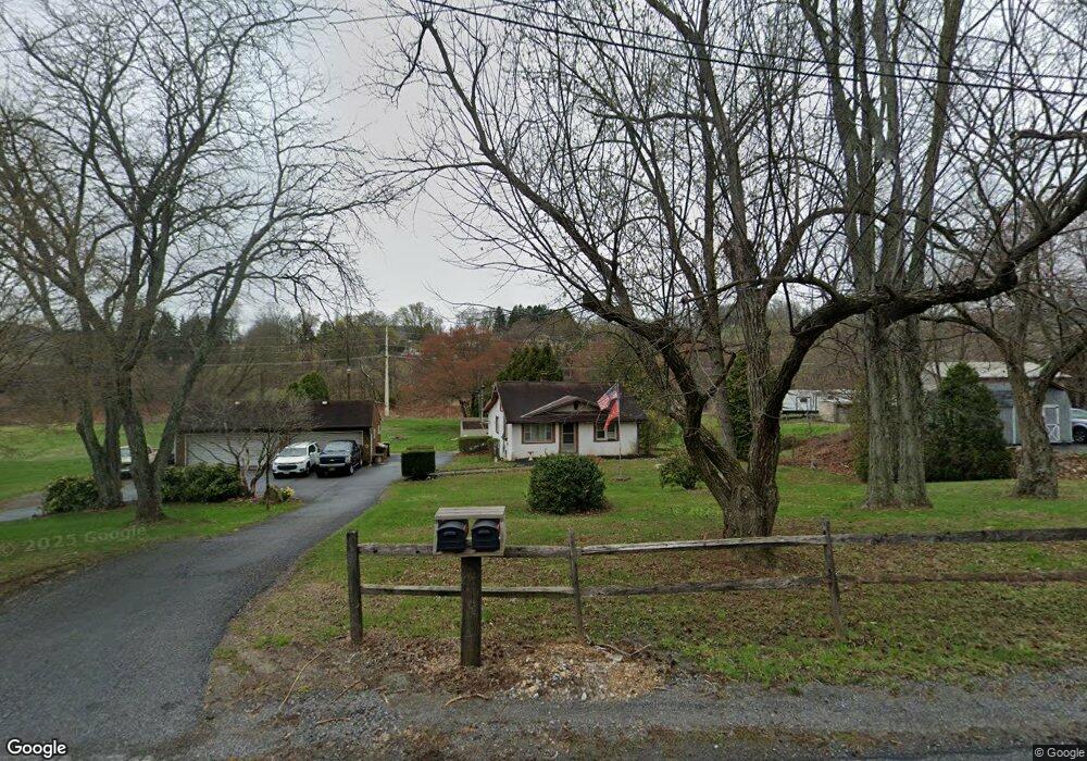 952 W Philadelphia Ave, Boyertown, PA 19512 - photo 1