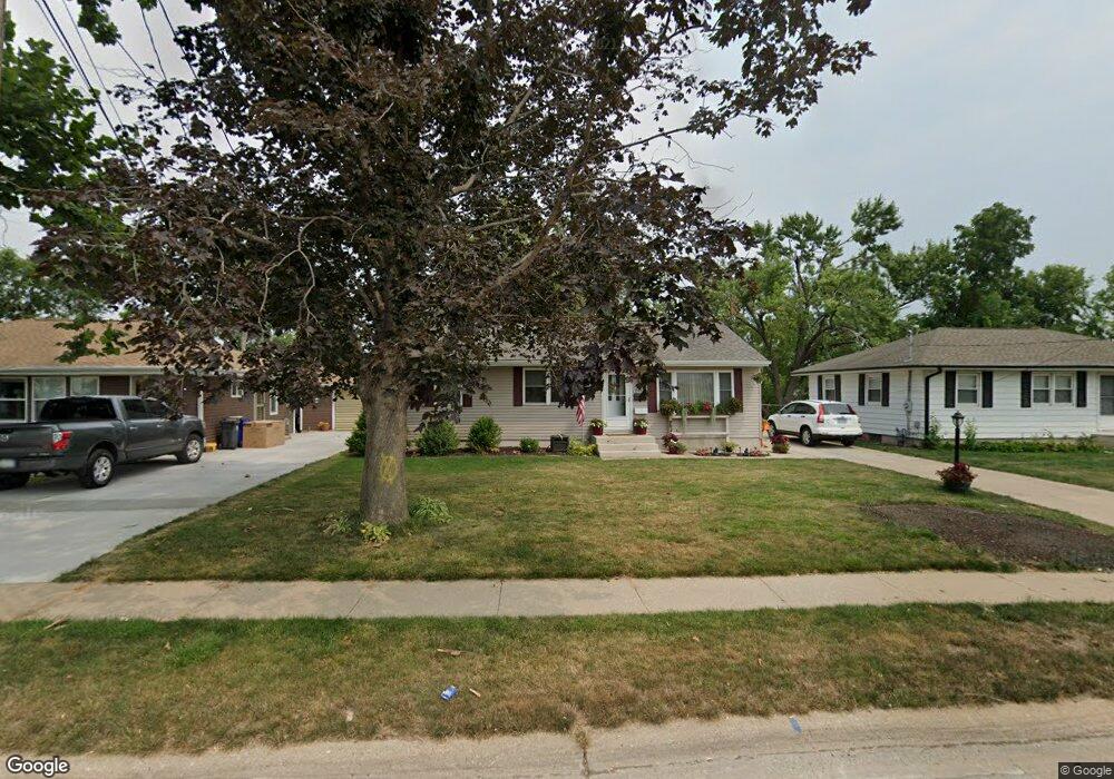 2939 J St SW, Cedar Rapids, IA 52404 - photo 1