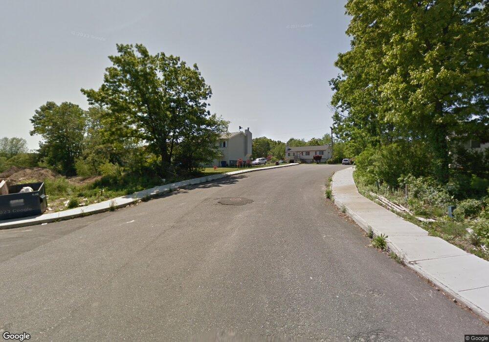 15 Kingsley Ct, Waterbury, CT 06704 - photo 1