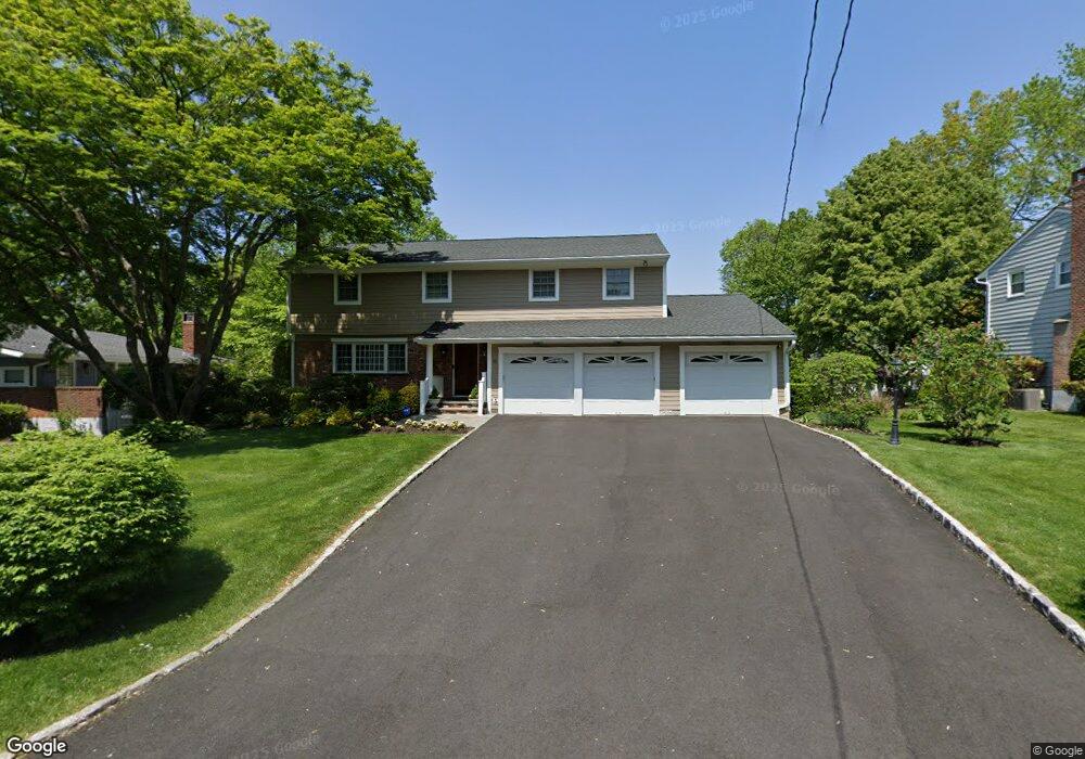 10 Holly Ln, Rye Brook, NY 10573 - photo 1