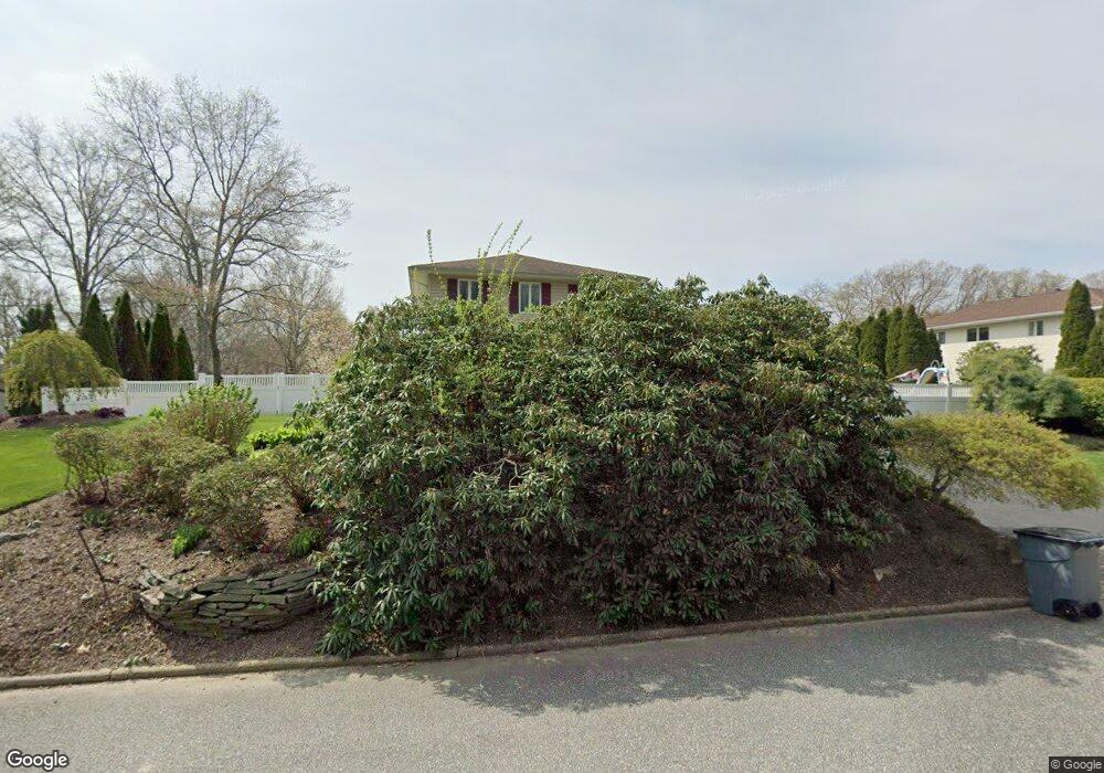 2 Pimlico Ct, ComMacK, NY 11725 - photo 1