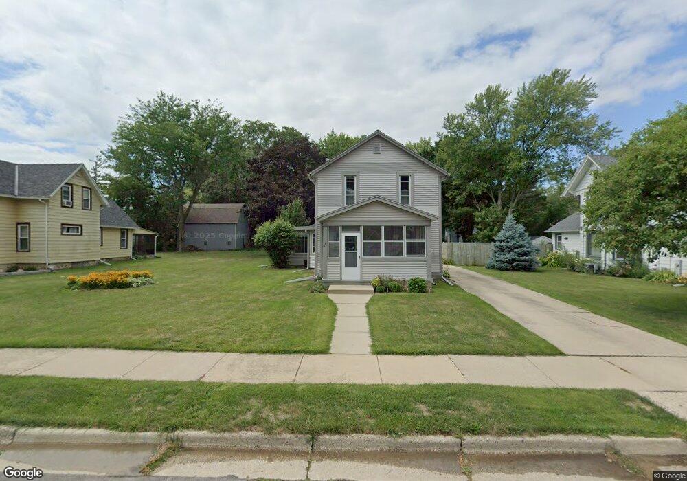 44 S Maple St, Oconomowoc, WI 53066 - photo 1