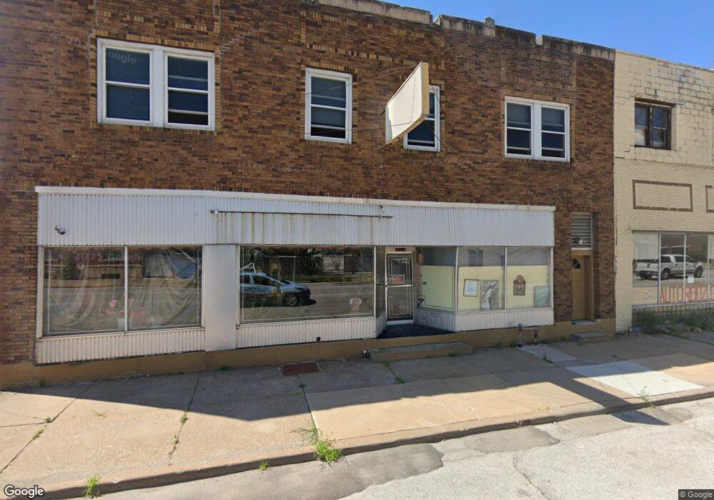 1025 W 4th St, Davenport, IA 52802 - photo 1