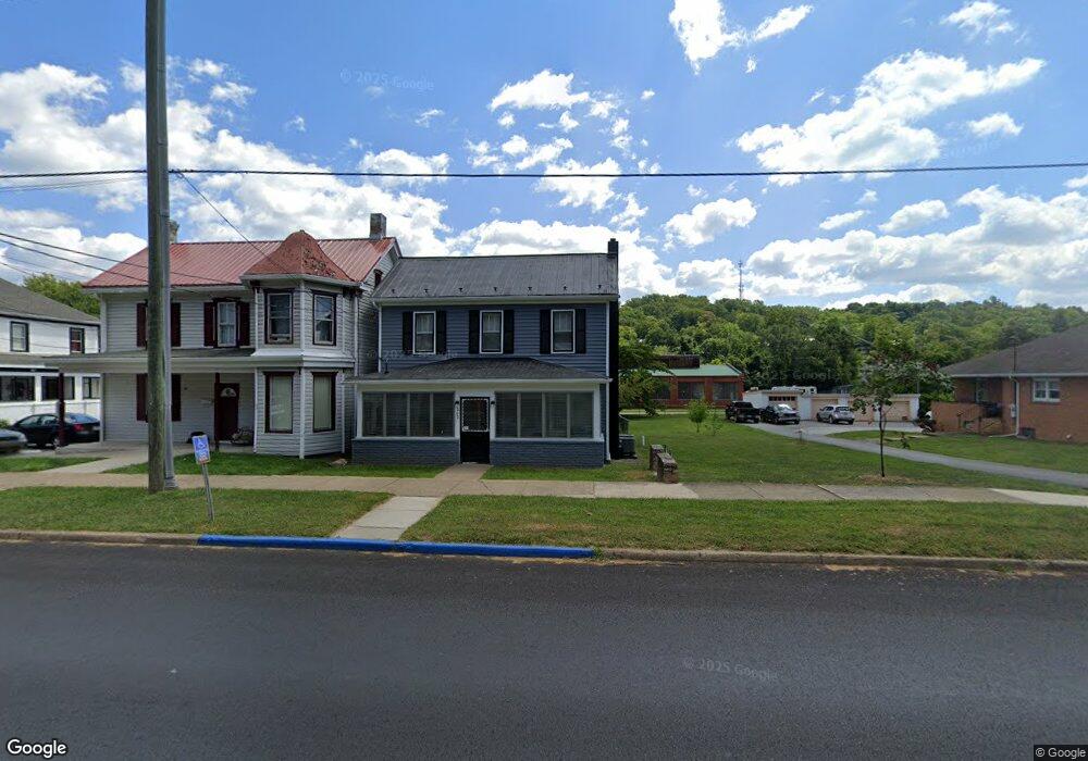 262 N Washington St unit 262, Berkeley Springs, WV 25411 - photo 1
