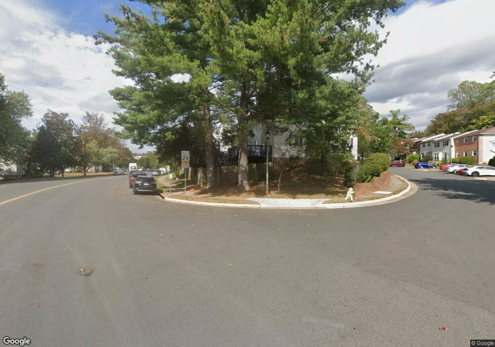 3088 White Birch Ct, Fairfax, VA 22031 - photo 1