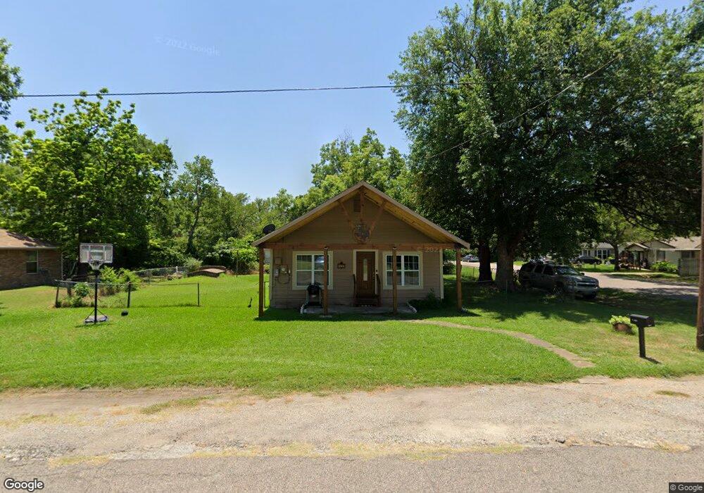 100 E Evans Ave, Bonham, TX 75418 - photo 1