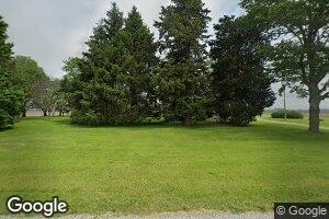 4273 E Waggoner Ave, Waggoner, IL 62572