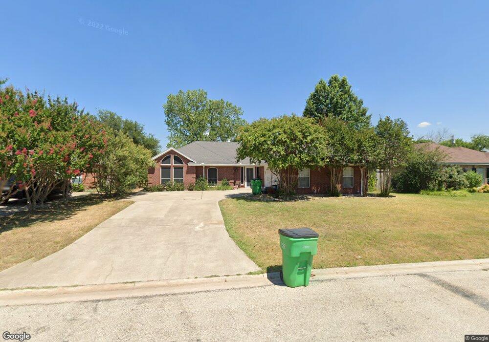 1104 Oxford Dr, Gainesville, TX 76240 - photo 1