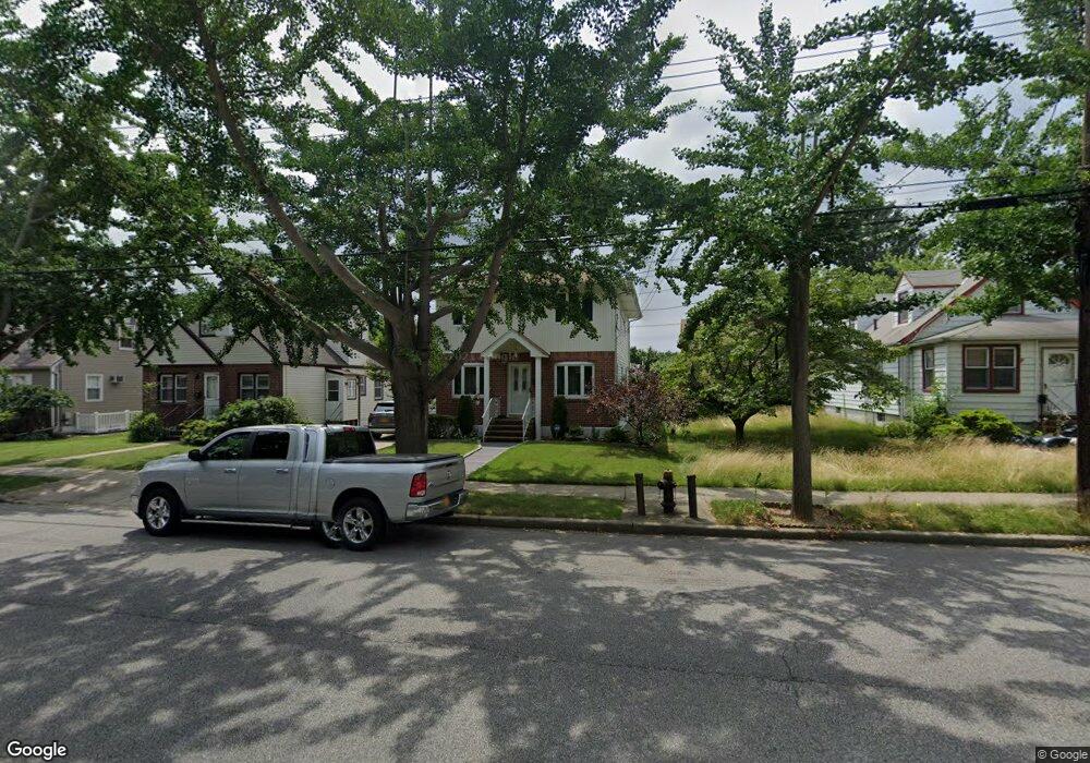 8534 263rd St, Floral Park, NY 11001 - photo 1