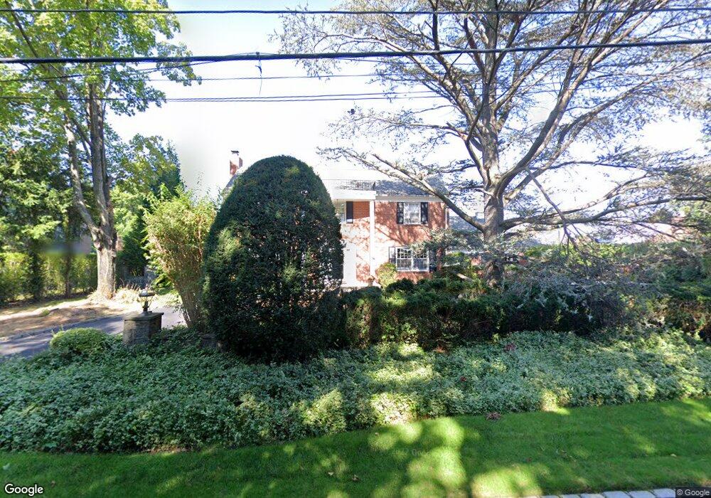 127 Bayview Rd, Manhasset, NY 11030 - photo 1