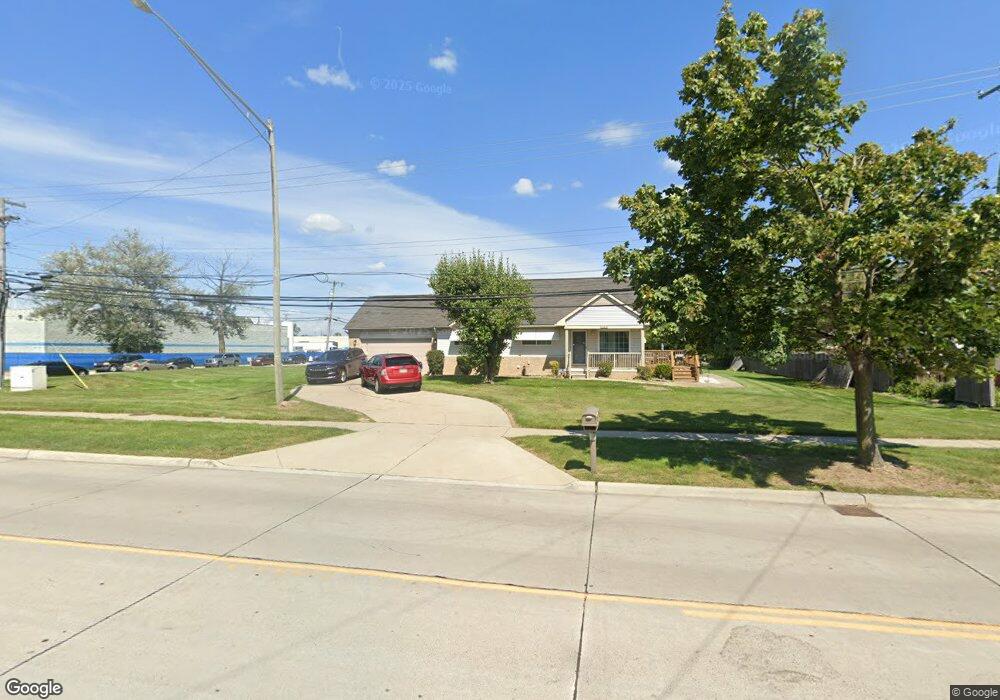 16815 Common Rd unit 1, Roseville, MI 48066 - photo 1