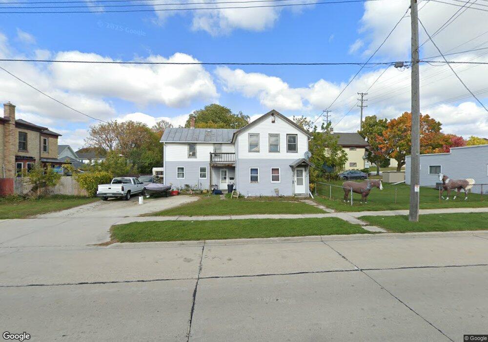 606 Chicago St, Manitowoc, WI 54220 - photo 1