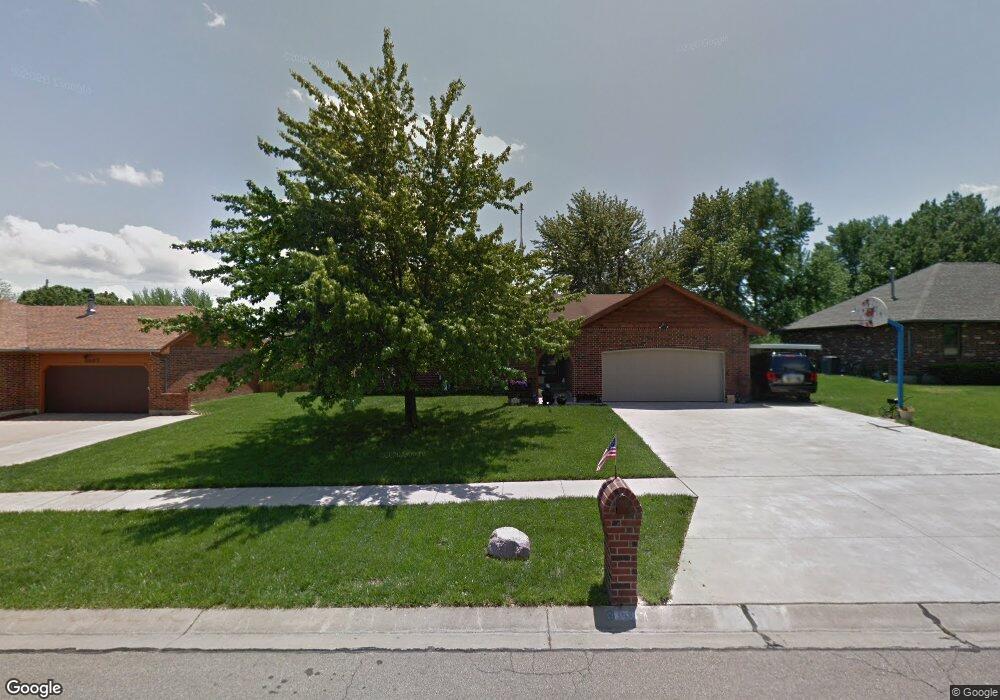 3843 SW 39th St, Topeka, KS 66610 - photo 1