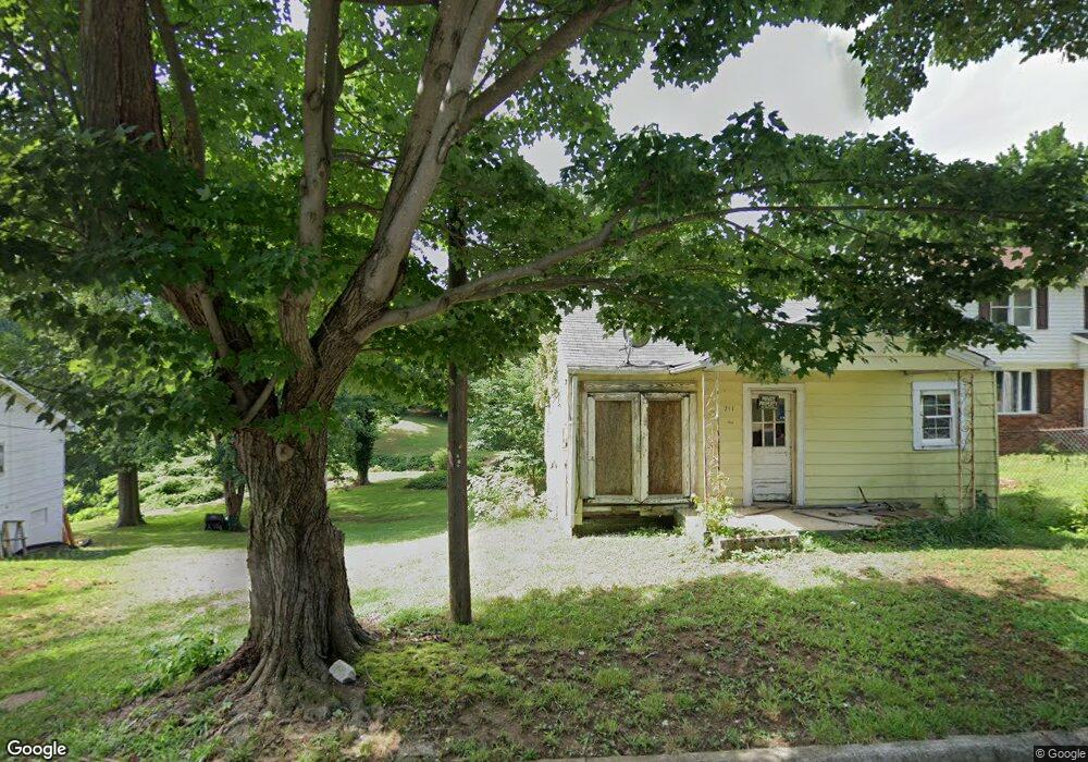 213 Hall St, Reidsville, NC 27320 - photo 1