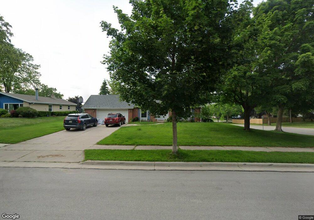 1986 Sunnyside Dr, Waukesha, WI 53186 - photo 1