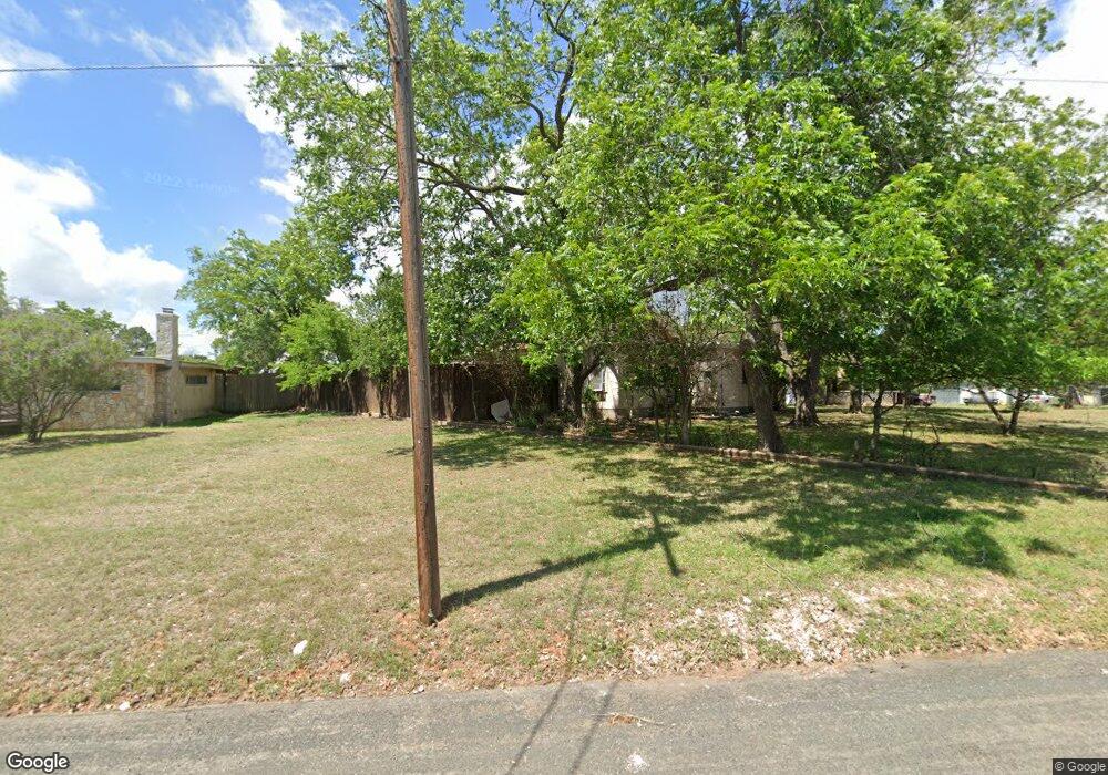 509 Fulton St, Fredericksburg, TX 78624 - photo 1