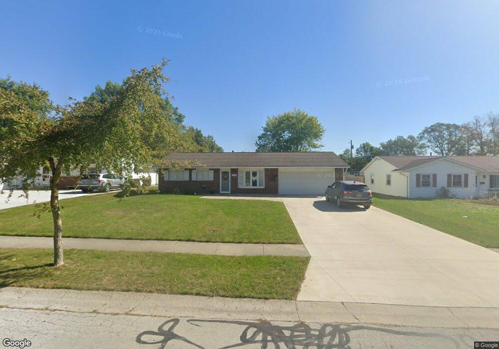 816 N Blackhoof St, Wapakoneta, OH 45895 - photo 1