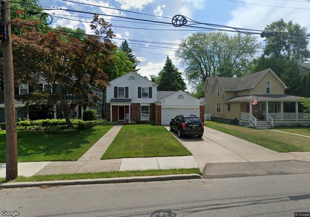 340 Ridge Rd, Grosse Pointe Farms, MI 48236 - photo 1