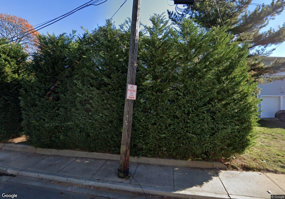 140 N Wood Ln, Woodmere, NY 11598 - photo 1