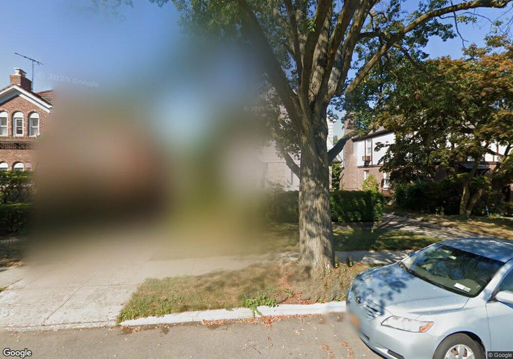 7352 195th St, Fresh Meadows, NY 11366 - photo 1