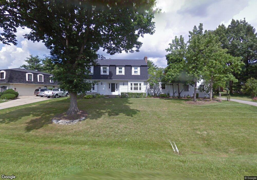 818 Strawberry Hill Rd W, Columbus, OH 43213 - photo 1