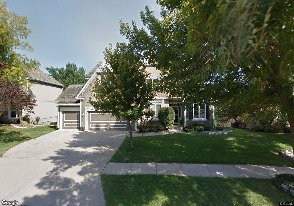 8521 Candlelight Ln, Lenexa, KS 66215 - photo 1