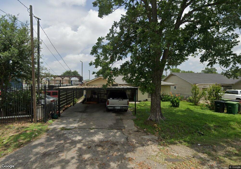 9 De Boll St, Houston, TX 77022 - photo 1