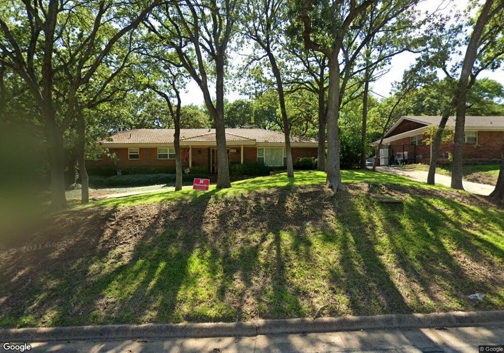 1206 Pebble Creek Dr, Euless, TX 76040 - photo 1