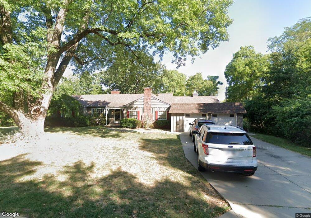 6305 Robinhood Ln, Shawnee, KS 66203 - photo 1