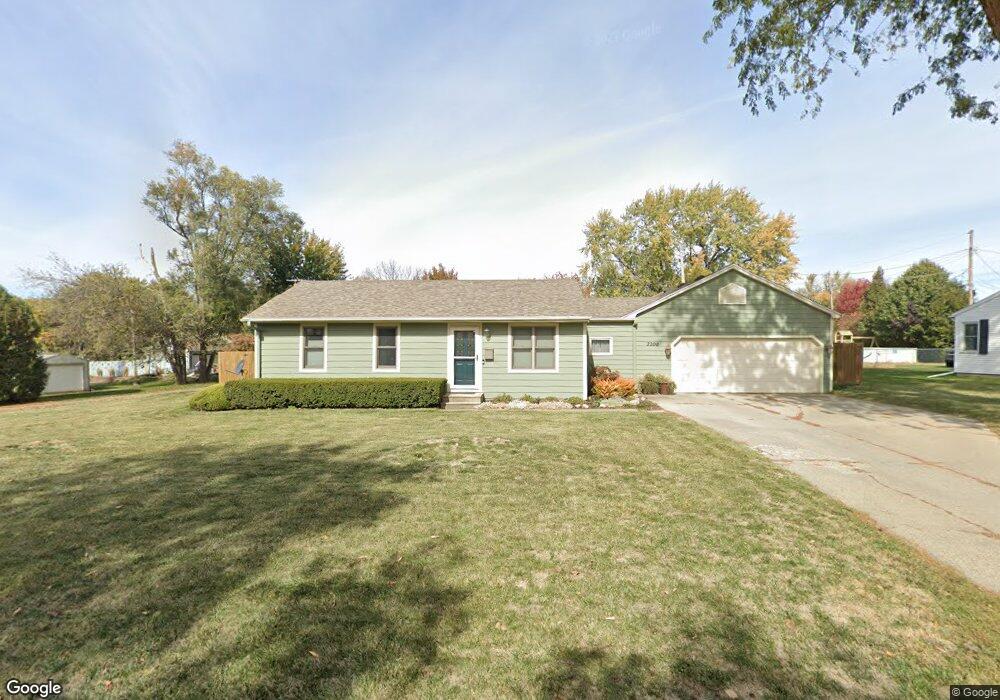 2200 S 5th Ave E, Newton, IA 50208 - photo 1