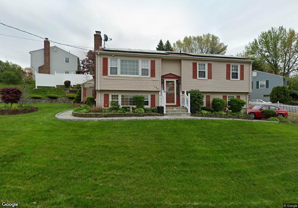 149 Horseshoe Dr, Waterbury, CT 06706 - photo 1