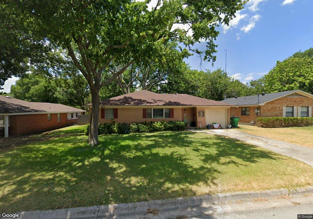 1303 Hillside Dr, Gainesville, TX 76240 - photo 1