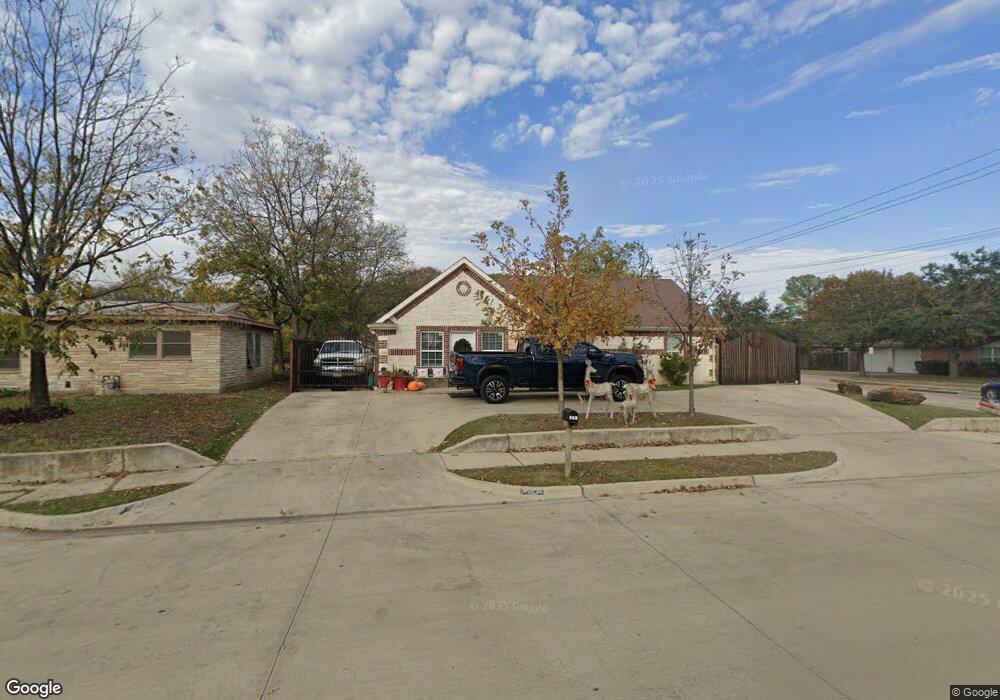 633 Bluebonnet Dr, Hurst, TX 76053 - photo 1