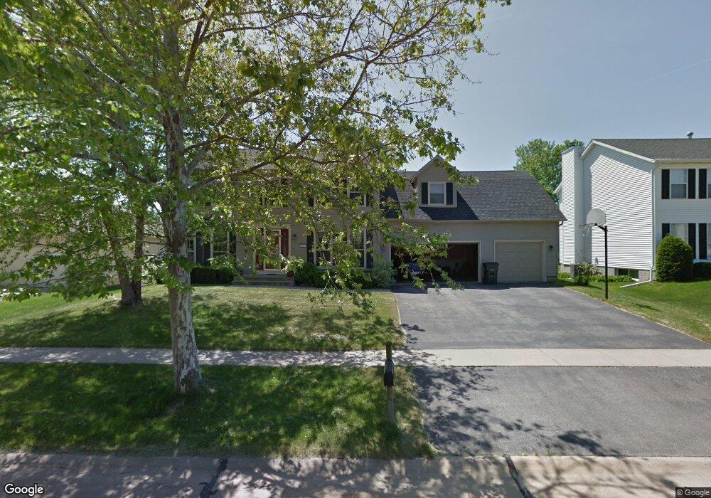 7229 Hampshire Dr NE, Cedar Rapids, IA 52402 - photo 1