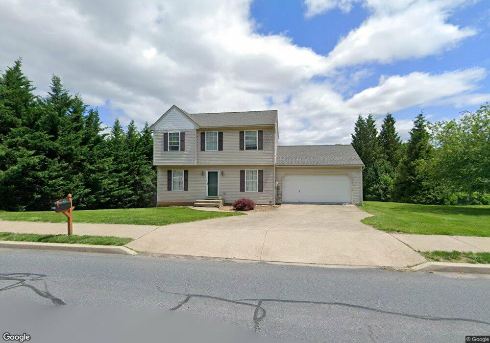 445 Franklin St, Alburtis, PA 18011 - photo 1