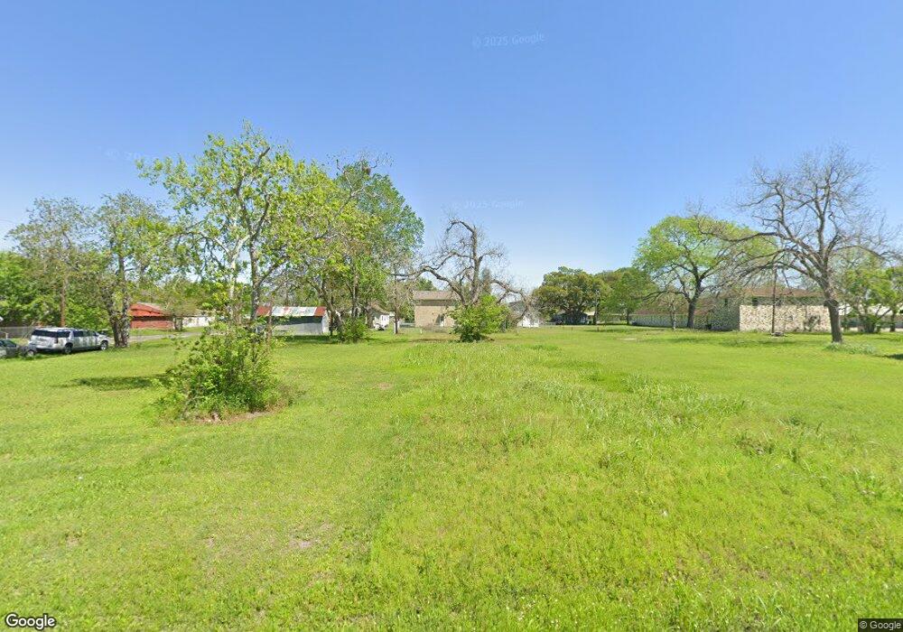 2405 Avenue B, Bay City, TX 77414 - photo 1