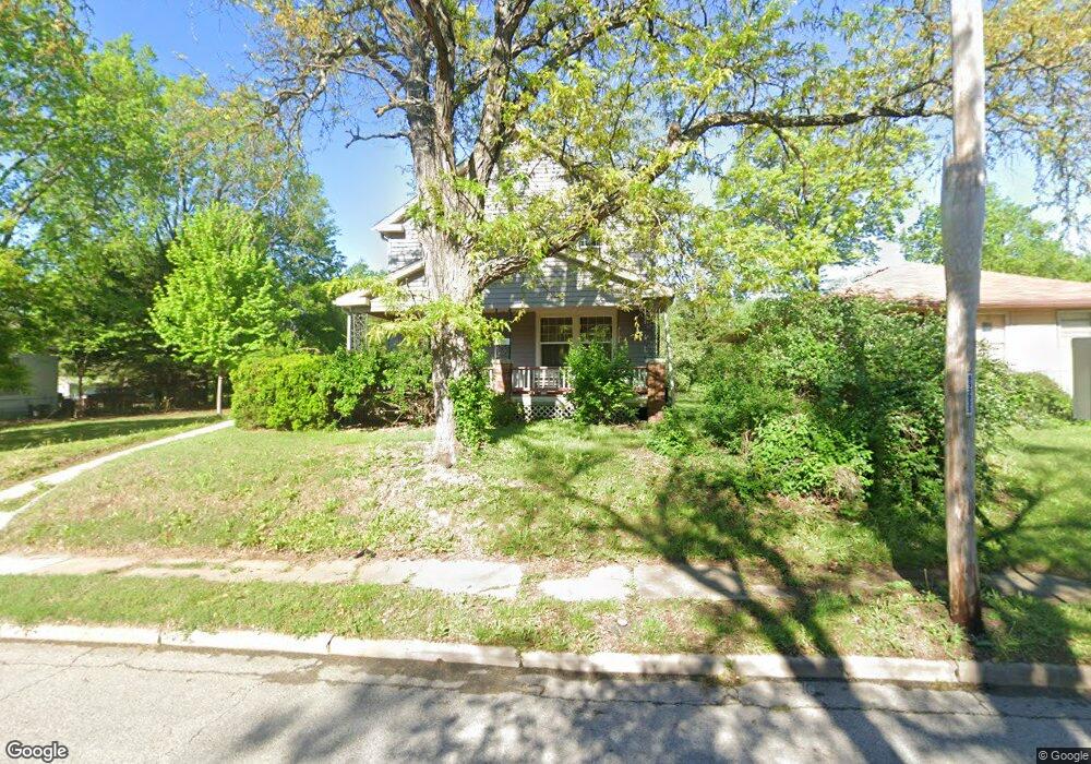 811 SW Warren Ave, Topeka, KS 66606 - photo 1