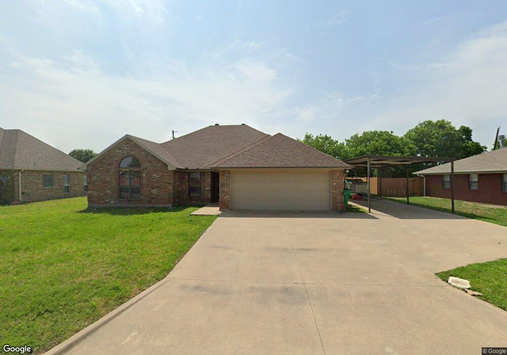 1110 W University Dr, Gainesville, TX 76240 - photo 1