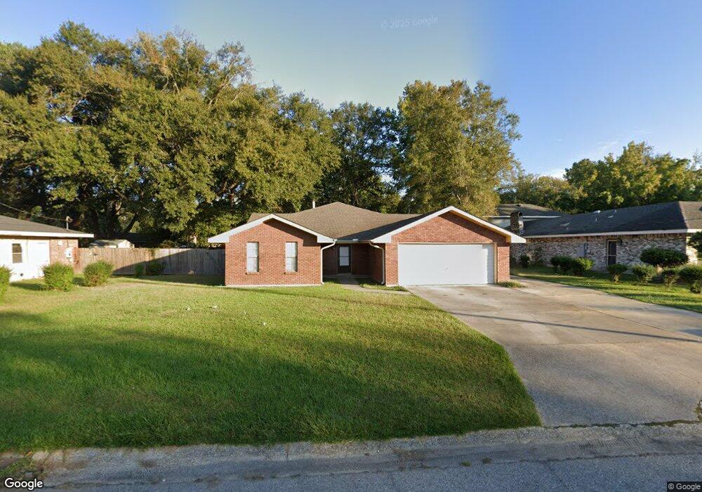 907 Clover Cir, Picayune, MS 39466 - photo 1