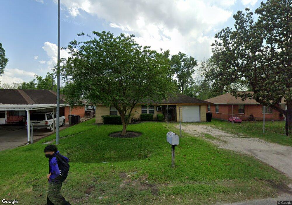 7542 Weyburn St, Houston, TX 77028 - photo 1