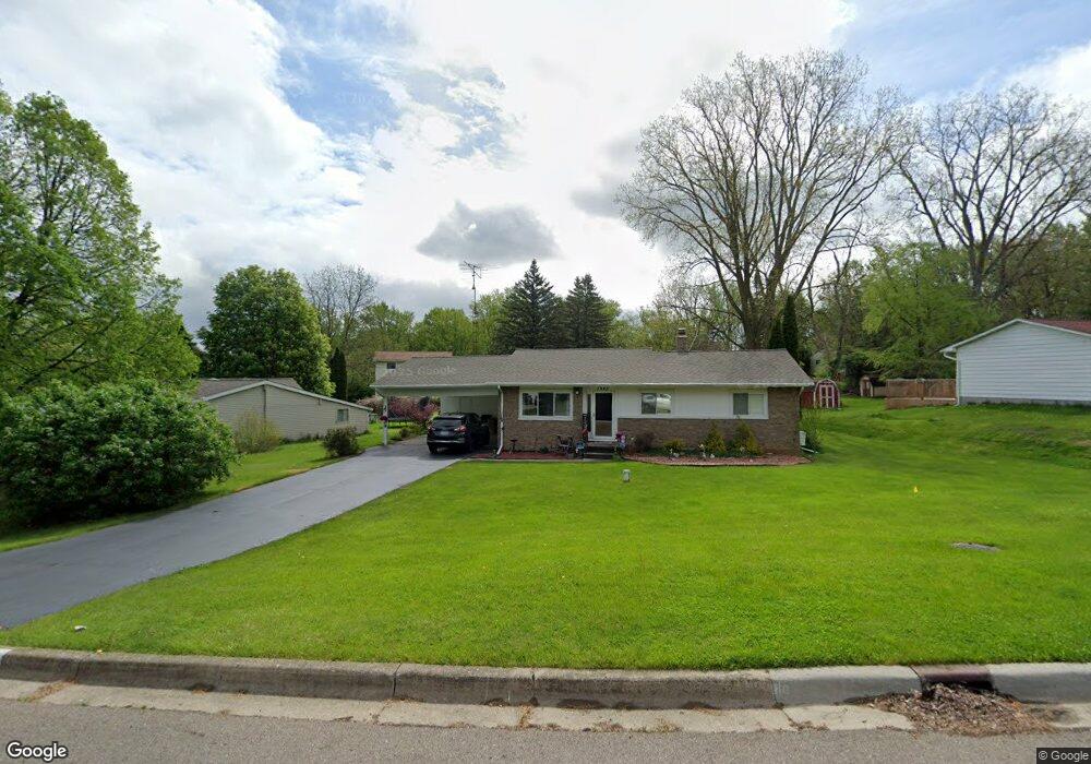 1442 Hillside Dr, Flint, MI 48532 - photo 1