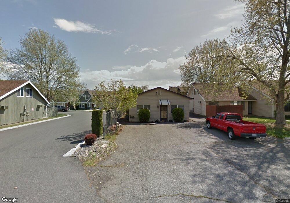 951 S Keller St unit Location! Location!, Kennewick, WA 99336 - photo 1