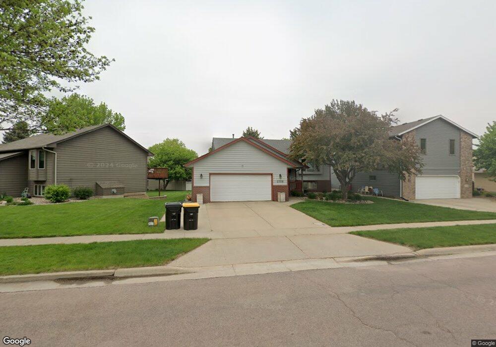 2708 S Alpine Ave, Sioux Falls, SD 57110 - photo 1