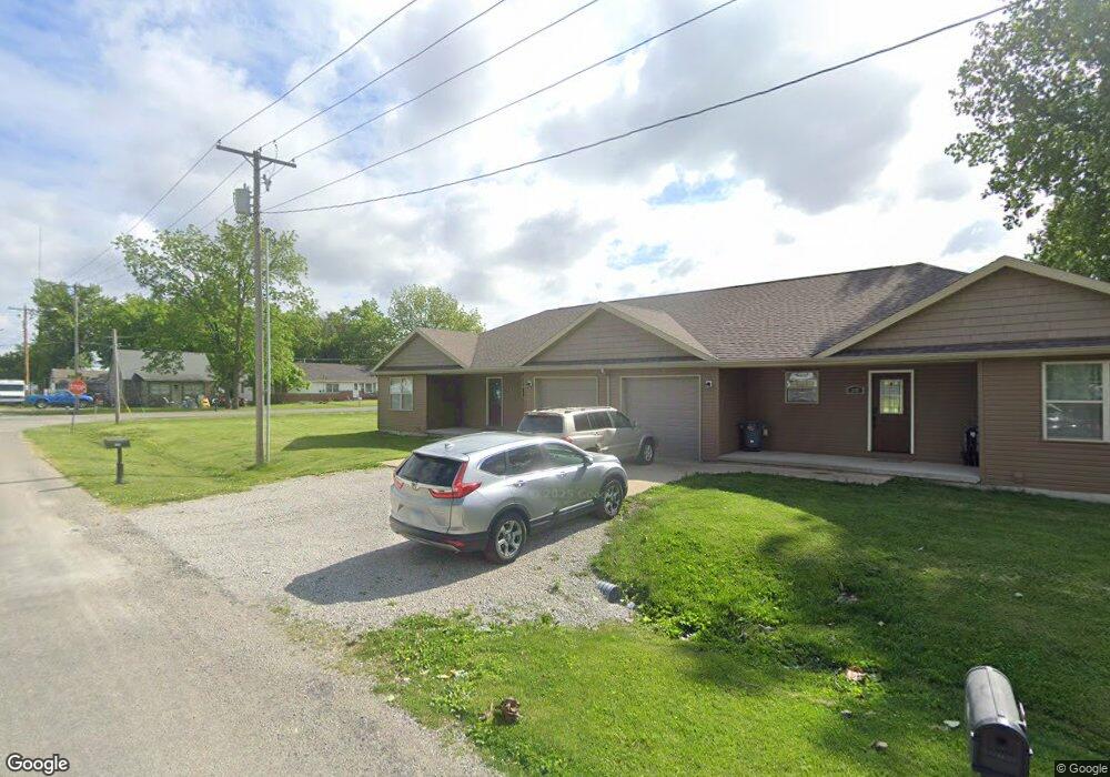 218 N Division St, Mattoon, IL 61938 - photo 1