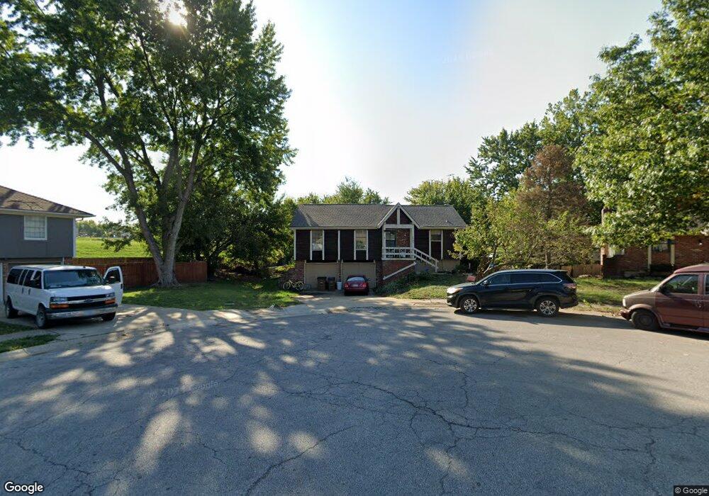 1701 W Quail Ct, Raymore, MO 64083 - photo 1